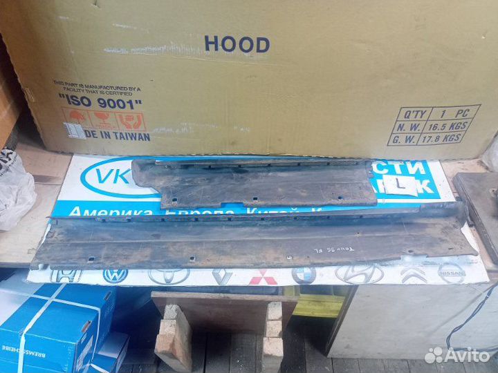 Накладка на порог левая Ford Taurus 95-99