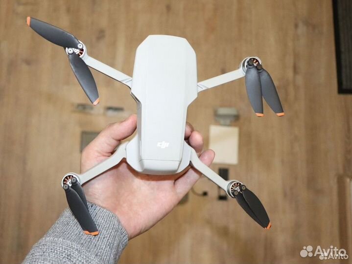 DJI mini 2, плюс два аккумулятора и кейс