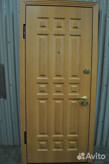 Дверь из стали с двумя панелями мдф