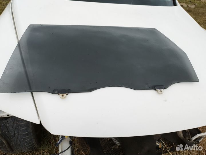 Стекло заднее левое Тойота ipsum 21