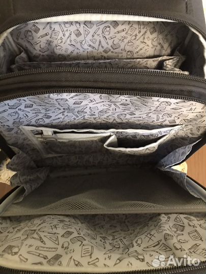 Ранец школьный для мальчика в отличном состояние