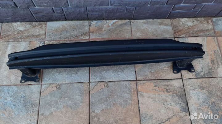 Усилитель бампера jetta