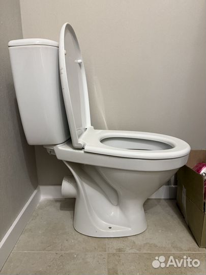 Унитаз с бачком от застройщика новый