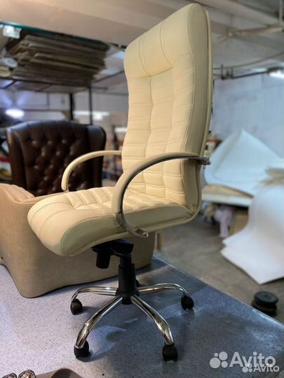 Офисное кресло