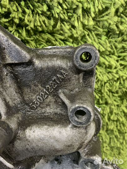 Крышка двигателя передняя Jeep Grand Cherokee 3.7L