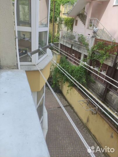 Козырьки (навесы над окнами), бельевые кронштейны