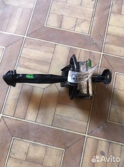 Опель астра J, Задняя левая дверь в разборе