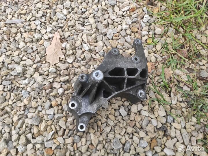 Кронштейн Mitsubishi Lancer X