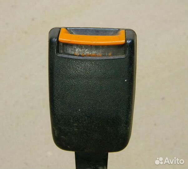 Замок переднего ремня безопасности Audi 80 B3