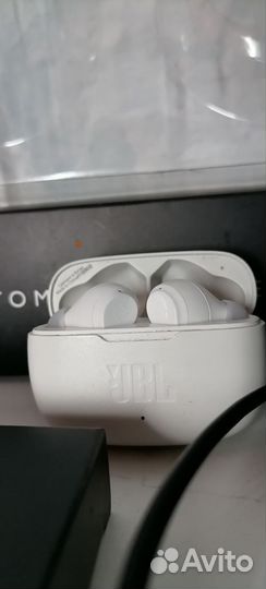 Беспроводные наушники jbl