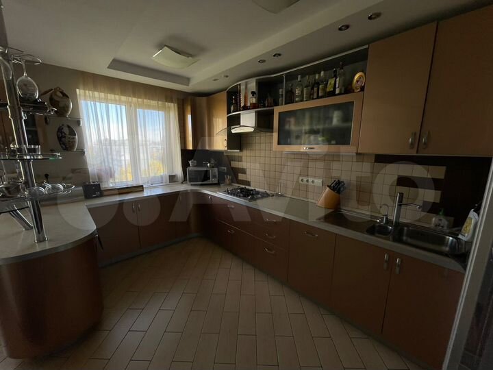 4-к. квартира, 102 м², 9/9 эт.