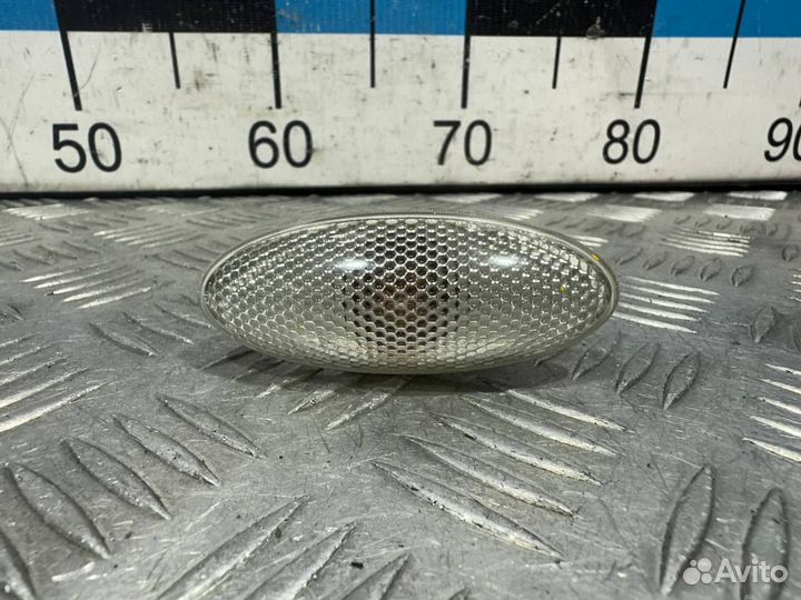 Б/У Повторитель на крыло белый#001