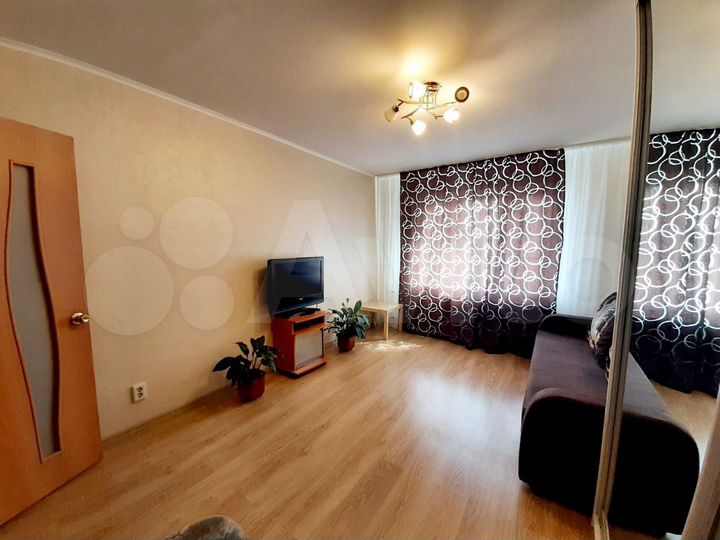 2-к. квартира, 52 м², 1/18 эт.