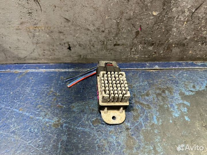 Реле вентилятора Chrysler Voyager 4 01-04Гг