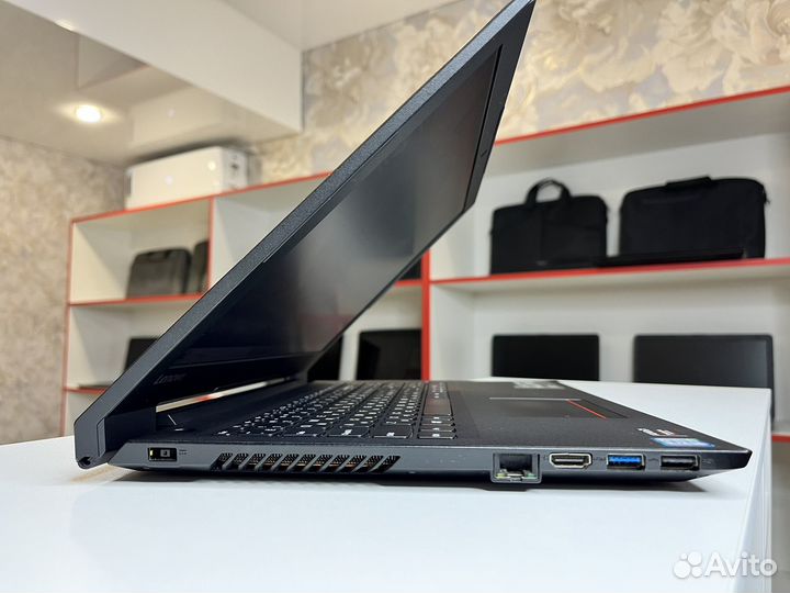 Ноутбук Lenovo: i5-6200u/2 видеокарты/8гб