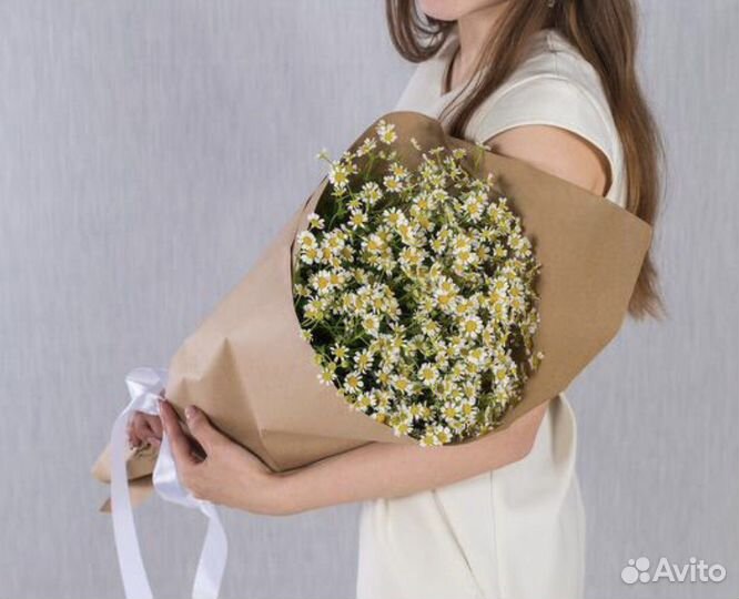 Букет из полевых ромашек в крафте