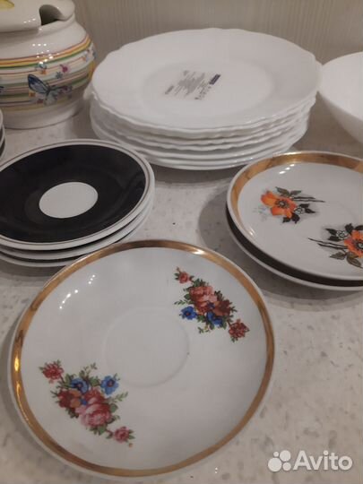 Тарелки, блюдца, сахарница
