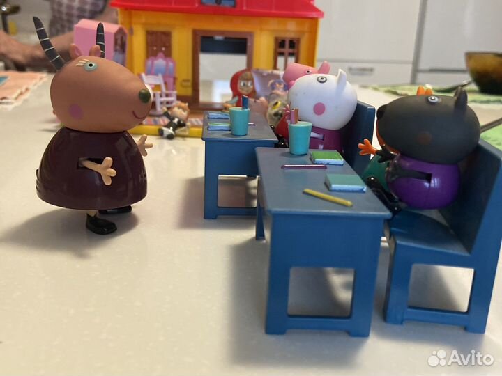 Игрушка Свинка пеппа школа