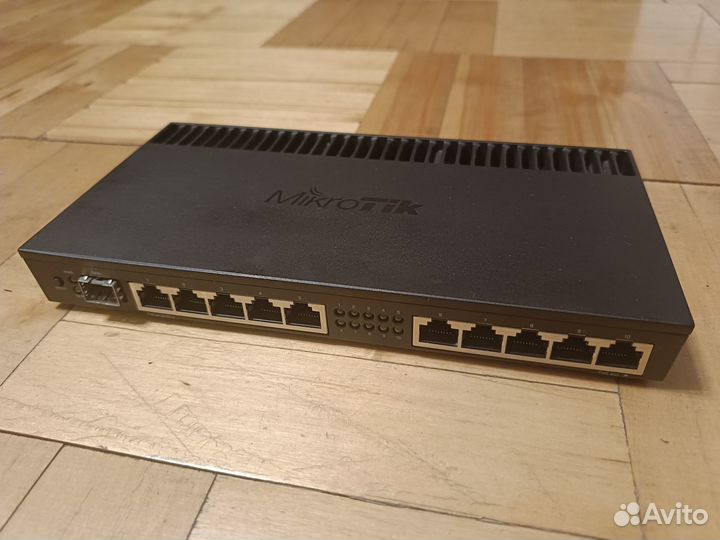 MikroTik RB4011iGS+RM
