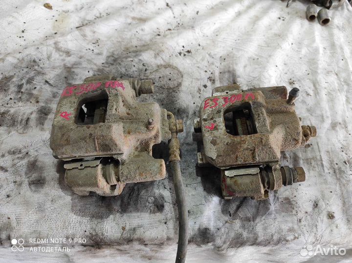 Задний суппорт lexus es300 Camry V40