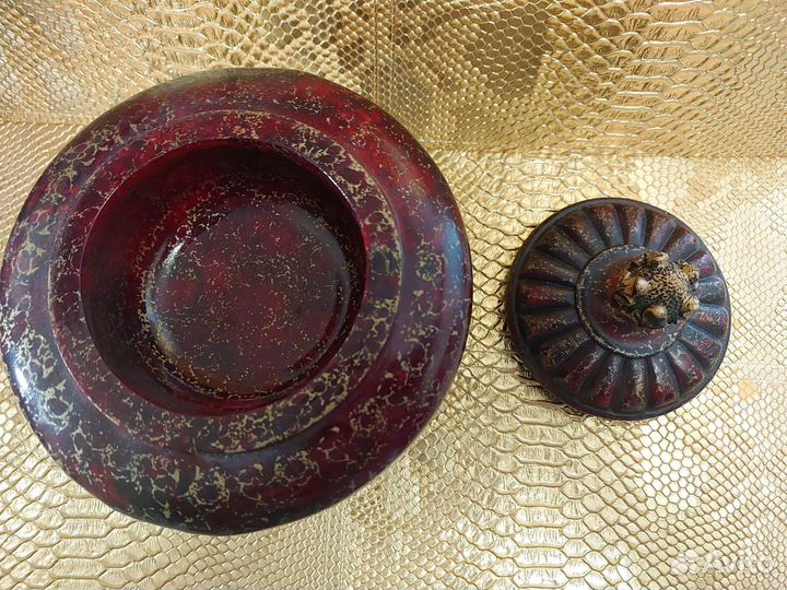 Шкатулка, кувшин и поднос