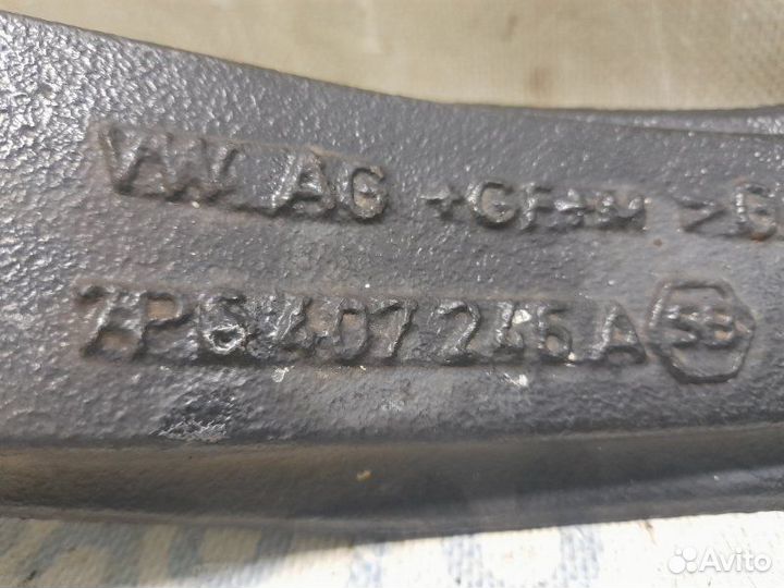 Кулак поворотный передний правый Volkswagen