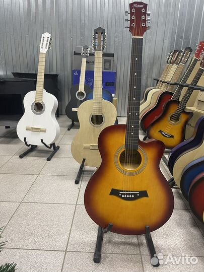 Классическая / акустическая гитара