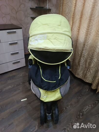 Прогулочная коляска с надувными колесами