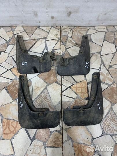 Брызговик Kia Rio хэтчбэк 1.4 G4EE 2011