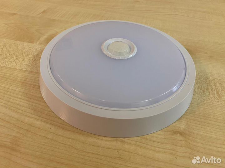 Светильник с датчиком движения