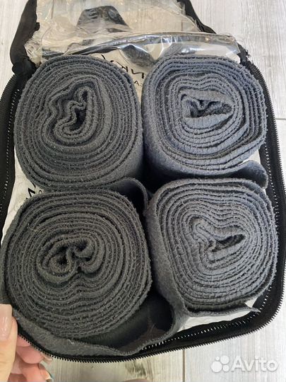 Много конной амуниции