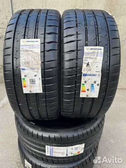 Michelin Pilot Sport 4 S 225/35 R20 и 255/30 R20 92Y