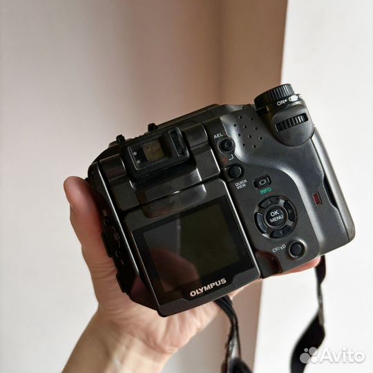 Olympus C-7070 wide zoom