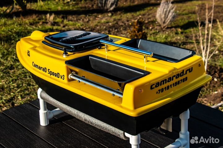 Прикормочный кораблик:навигация,сумки,глубиномер