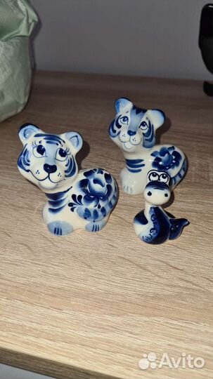 Фигурка стеклянная гжель