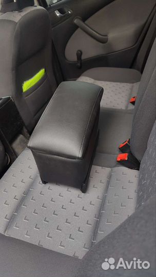 Подлокотник для Skoda Octavia A4 Tour