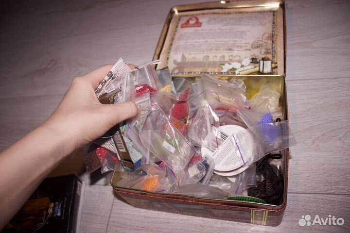 Бисер в коробке