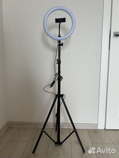 Кольцевая лампа со штативом