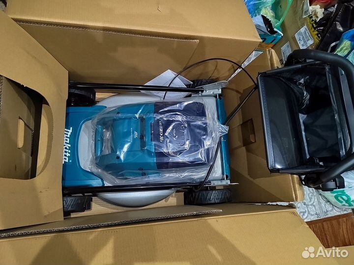 Makita Газонокосилка аккумуляторная DLM460PT2