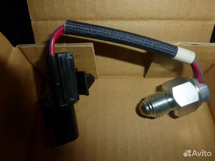 Датчик лампы полного привода раздатки MB811554