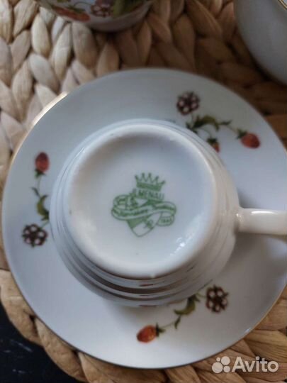 Jlmenau ГДР. Фарфор редкий- земляника и пчела