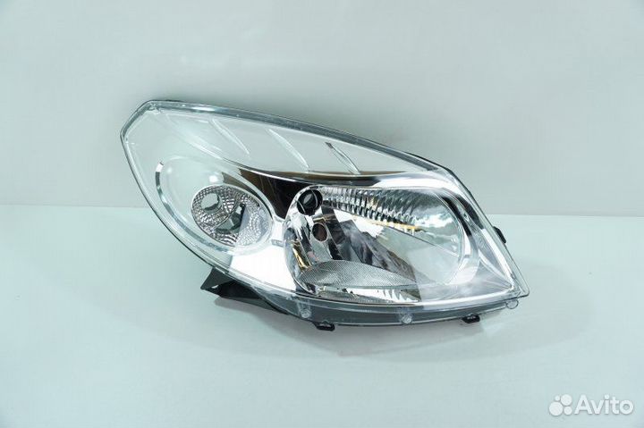 Фара правая Renault Sandero 1 2008