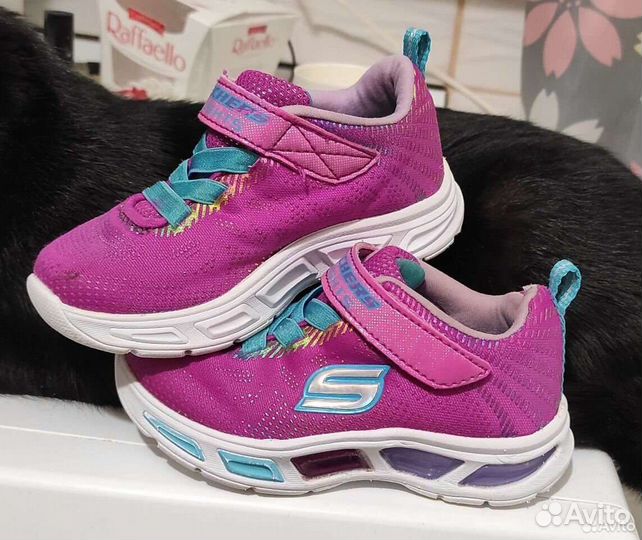 Светящиеся кроссовки skechers р-р 23