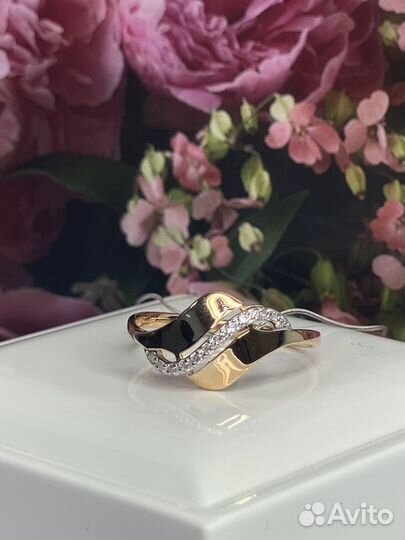 Золотое кольцо с фианитами