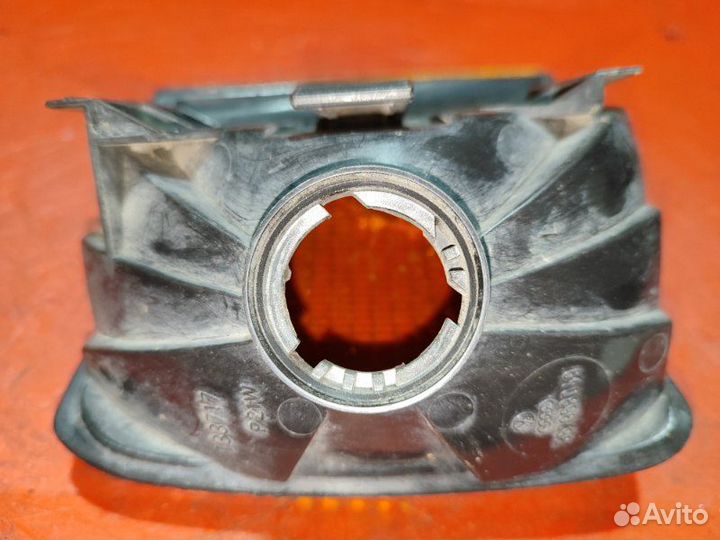 Поворотник передний левый Volkswagen Passat B3