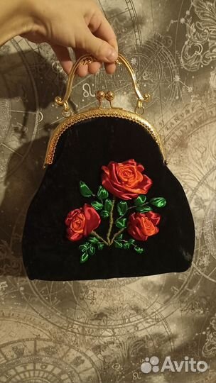 Черная бархатная сумка с фермуаром