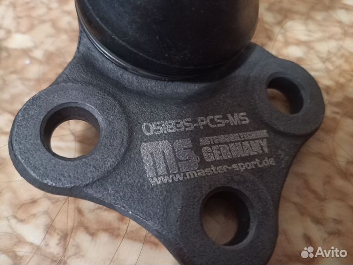 Продам шаровую опору рычага 401602308R