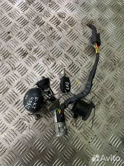 Замок зажигания личинка двери renault logan к-кт