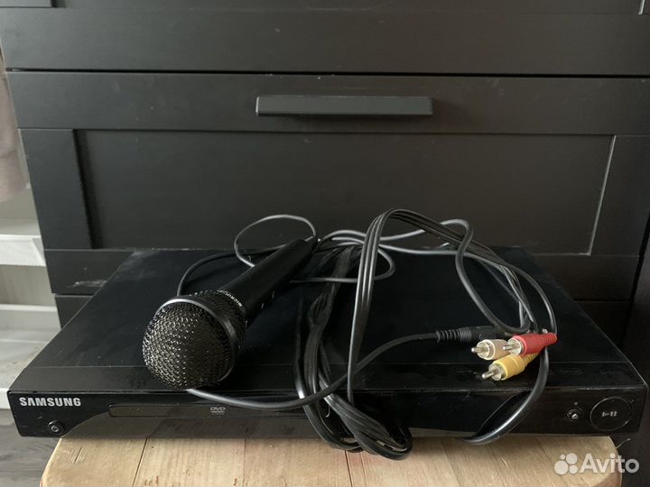 Лазерный видеопроигрыватель DVD-плеер