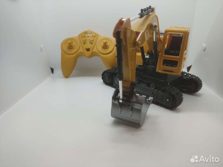 Экскаватор на радиоуправлении игроленд